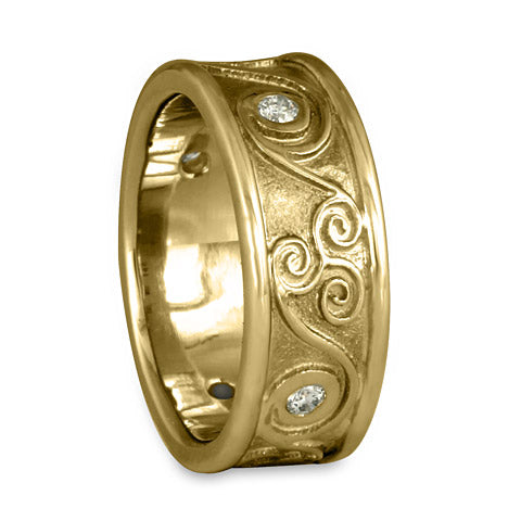 Bordered Triscali with Diamonds Ring in 14K Yellow Gold